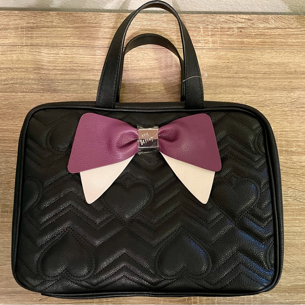 NWT Betsey Johnson Toiletry/Makeup/Travel bag (Large)